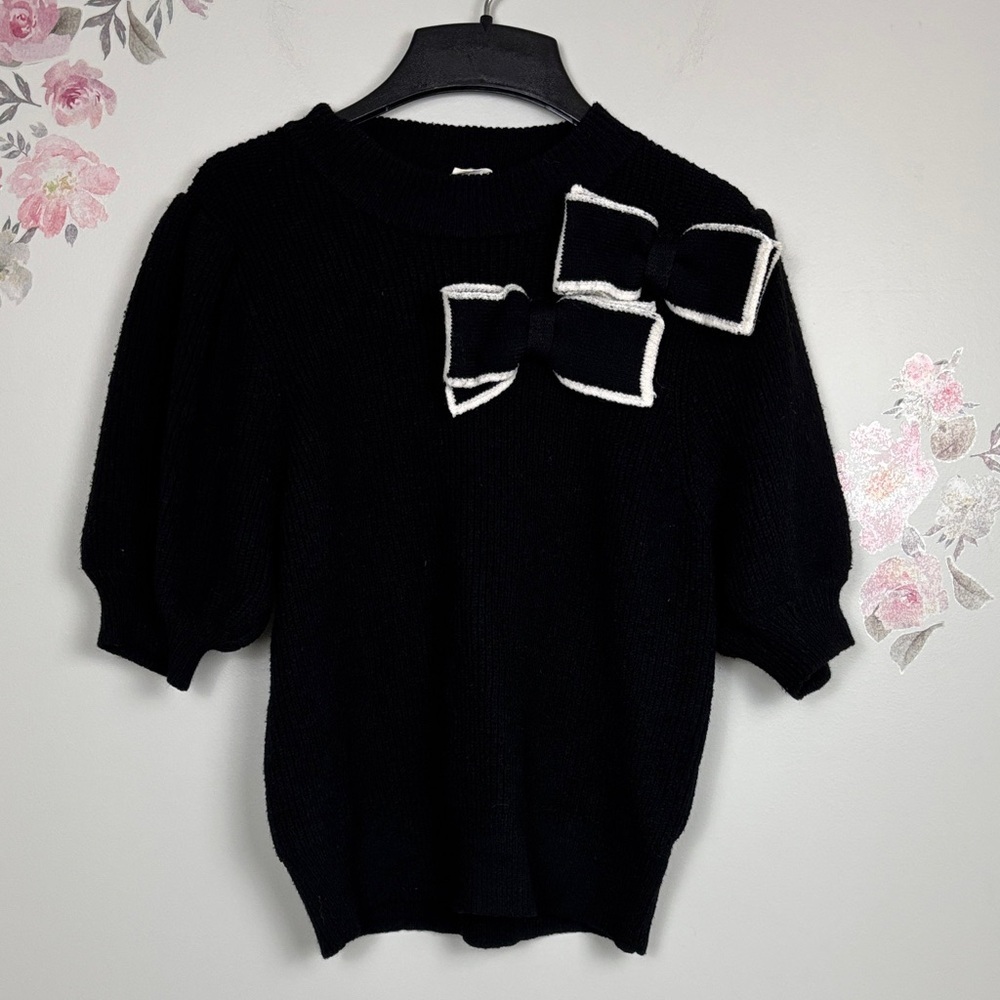 Urban Daizy Black Knit Top with Bow Accents - M